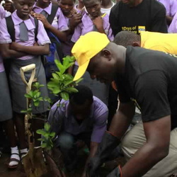 03-tree-planting-at-oregun-high-school