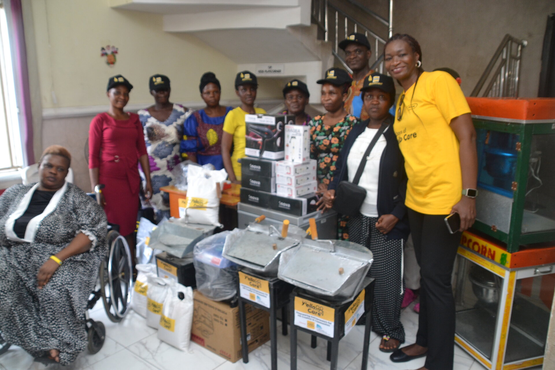 Acting-CHRO-Feyisetan-Omoniyi-and-some-beneficiaries